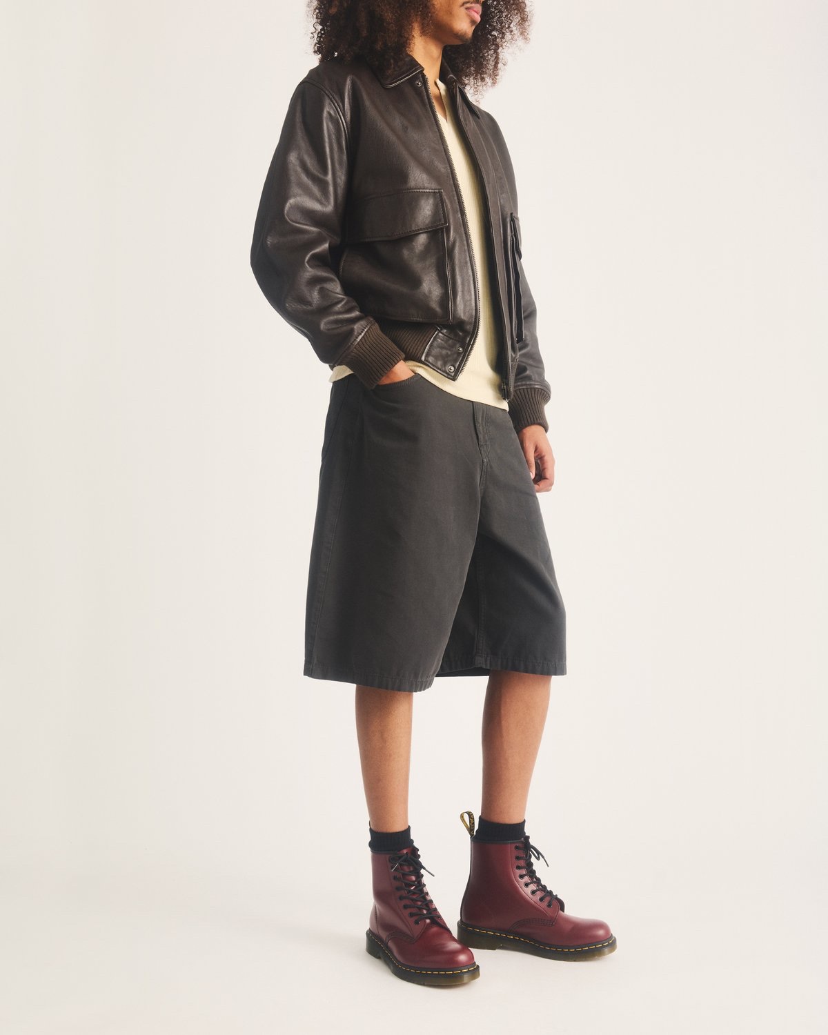 Dr. Martens 1460 Cherry Red profilo laterale con suola AirWair cuscinetto d aria e guardolo Goodyear