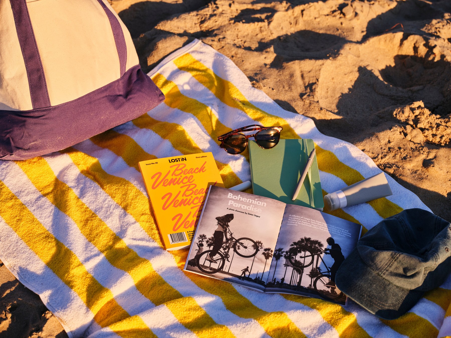 Street photography di Dotan Saguy lungo la boardwalk di Venice Beach