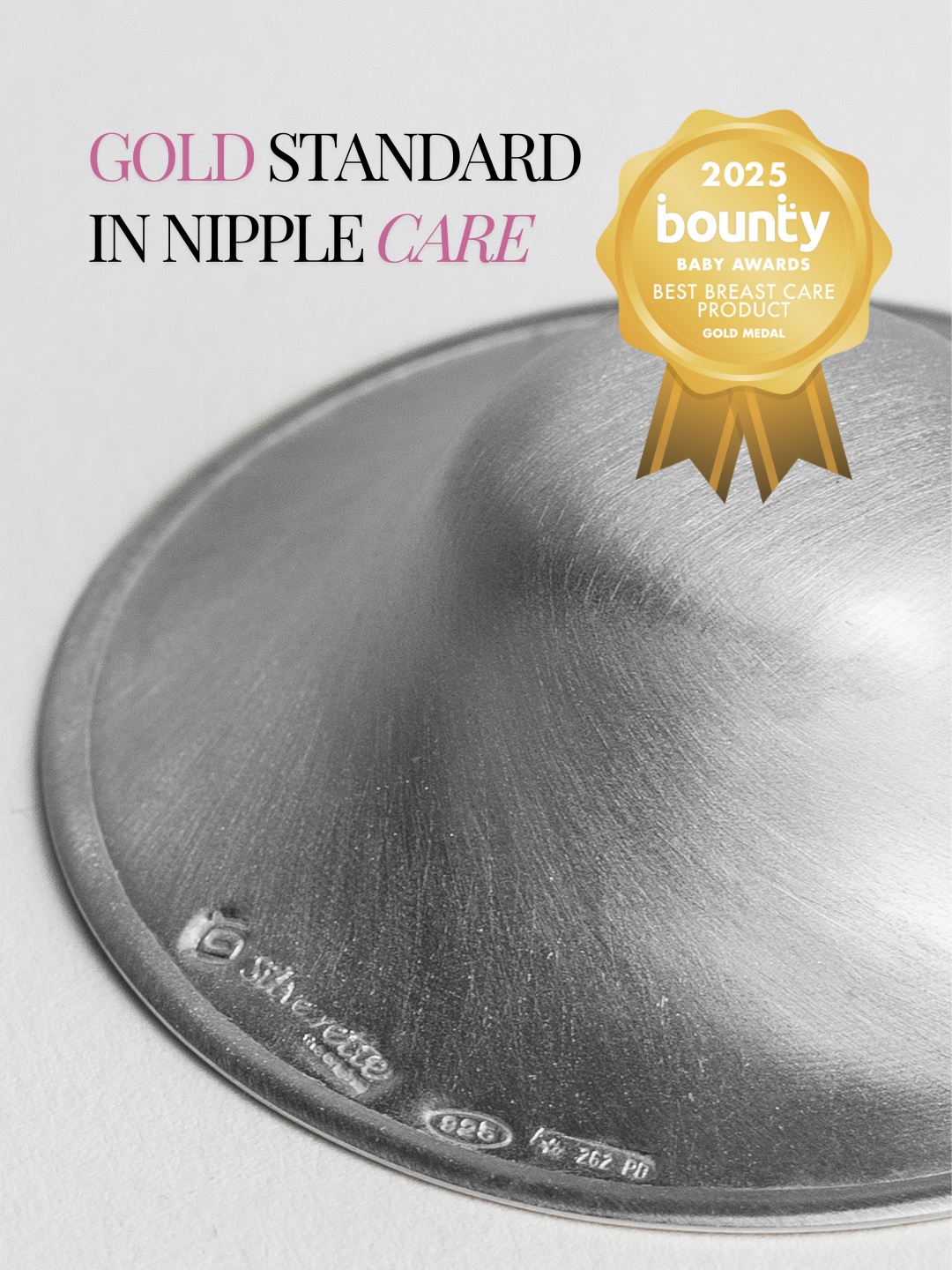 Dettaglio macro del punzone ufficiale 925 e marchio Silverette con medaglia d'oro Bounty Baby Awards