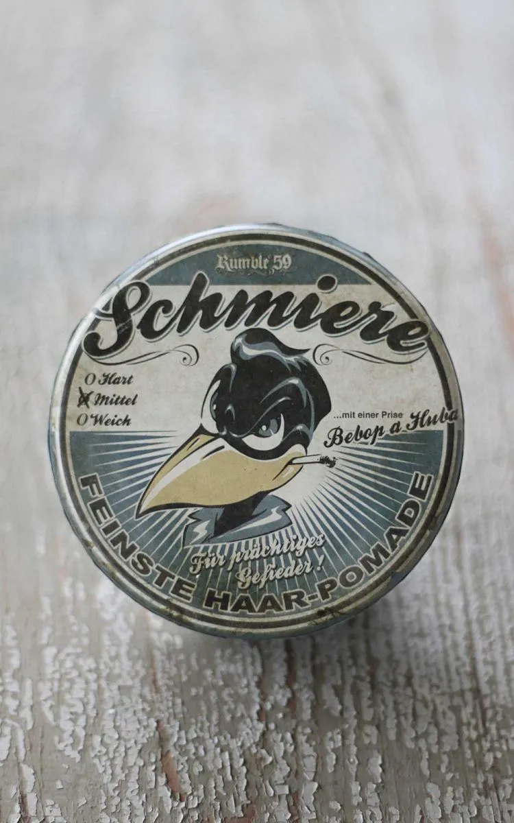 Latta da 140 ml Schmiere Pomade Mittel classica blu con il corvo barbiere che si pettina il ciuffo