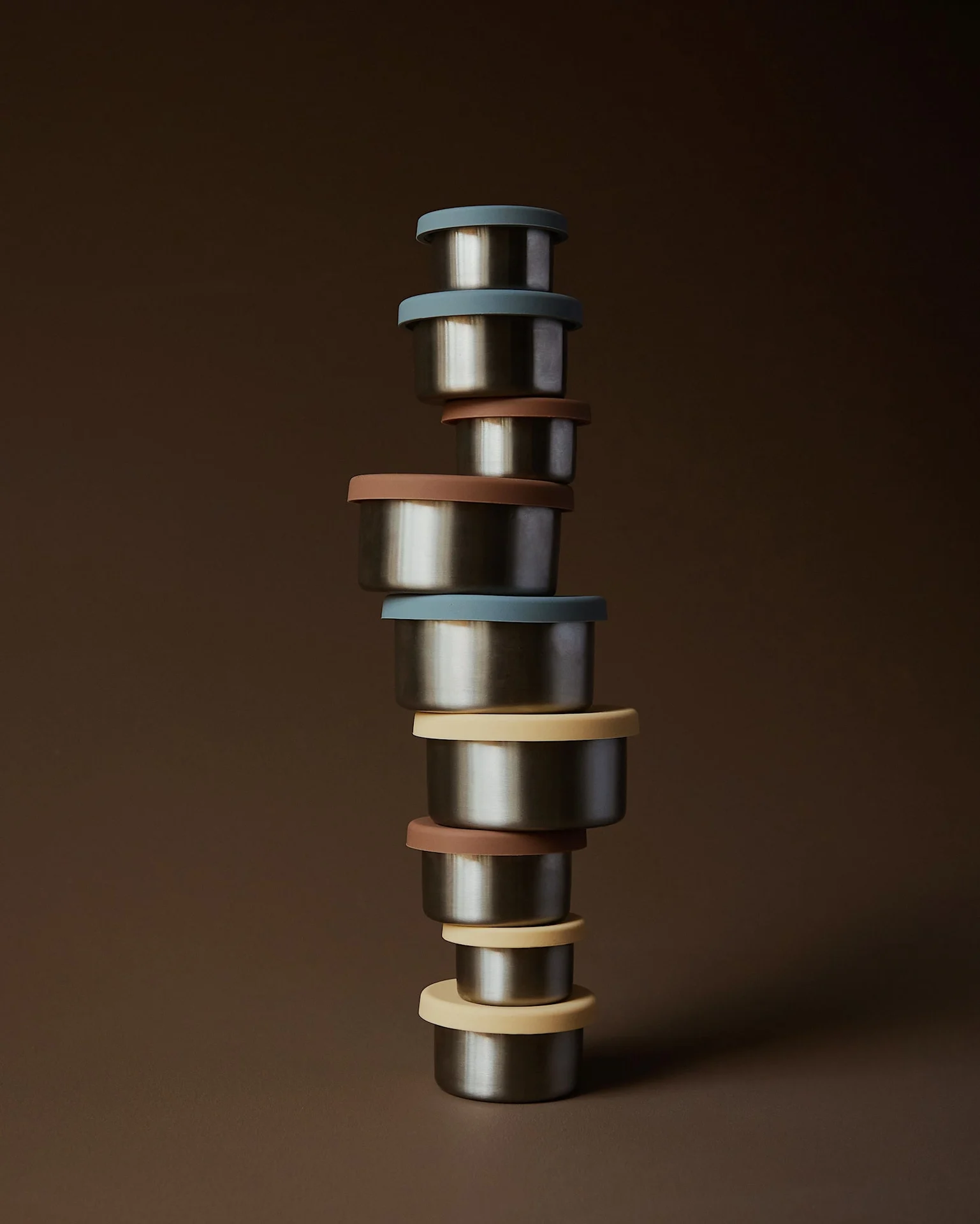 I tre barattolini in acciaio inox Steel Trio impilati uno dentro l'altro per azzerare l'ingombro nei cassetti