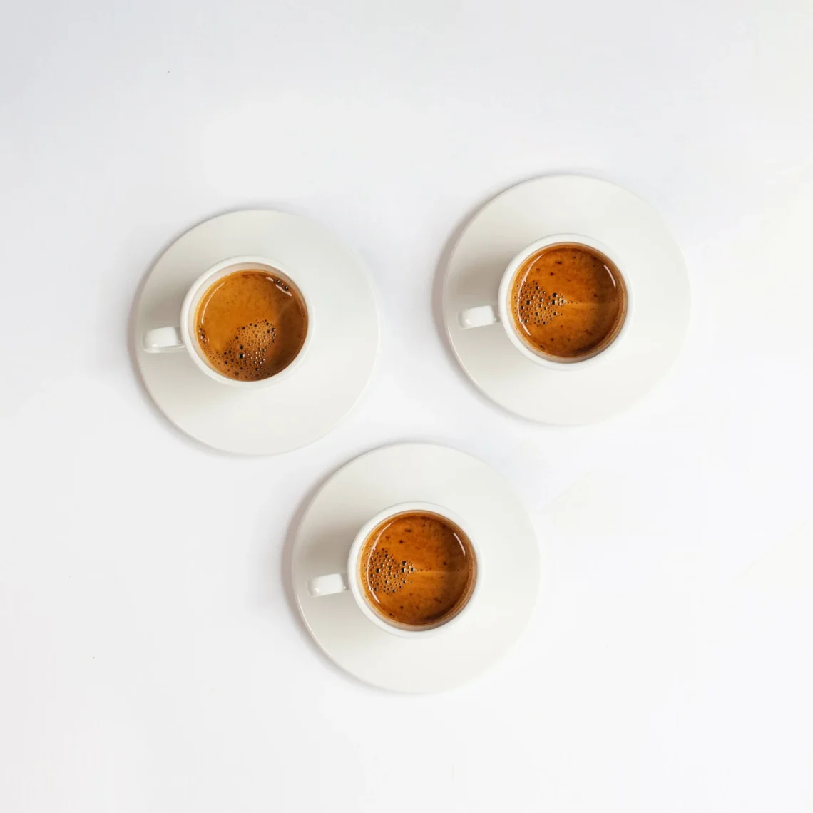 Packshot del Taster Pack di Kiss the Hippo Coffee con le tre confezioni di capsule House Blend, Classic Blend e Decaf