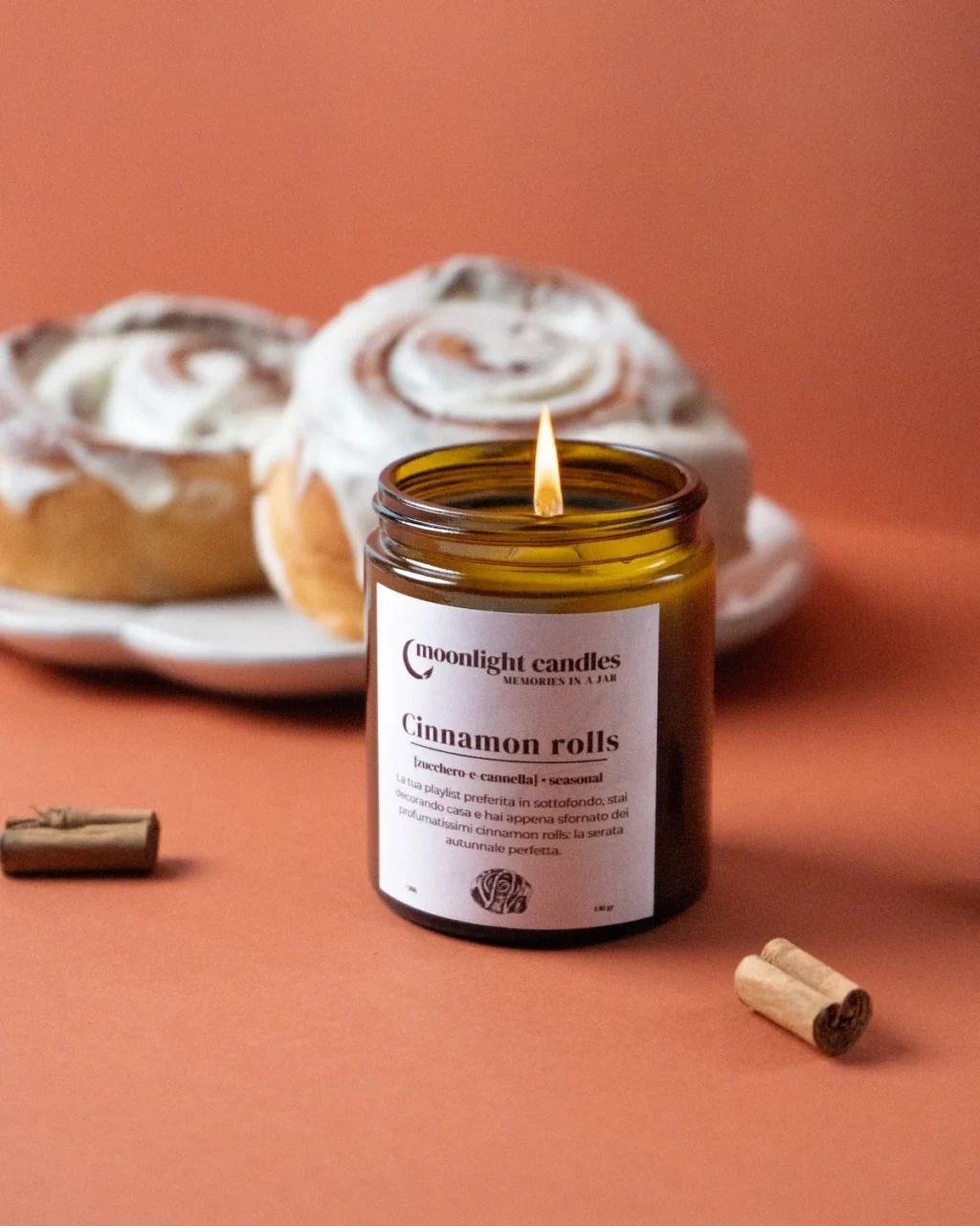 Barattolo in vetro ambrato della candela naturale in cera di soia Cinnamon Rolls Moonlight Candles