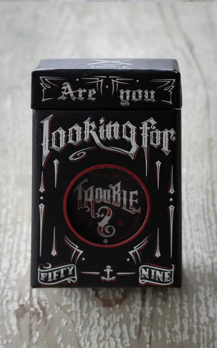 Flacone nero opaco e cofanetto regale vintage dell'Eau de Parfum Looking for Trouble di Rumble59
