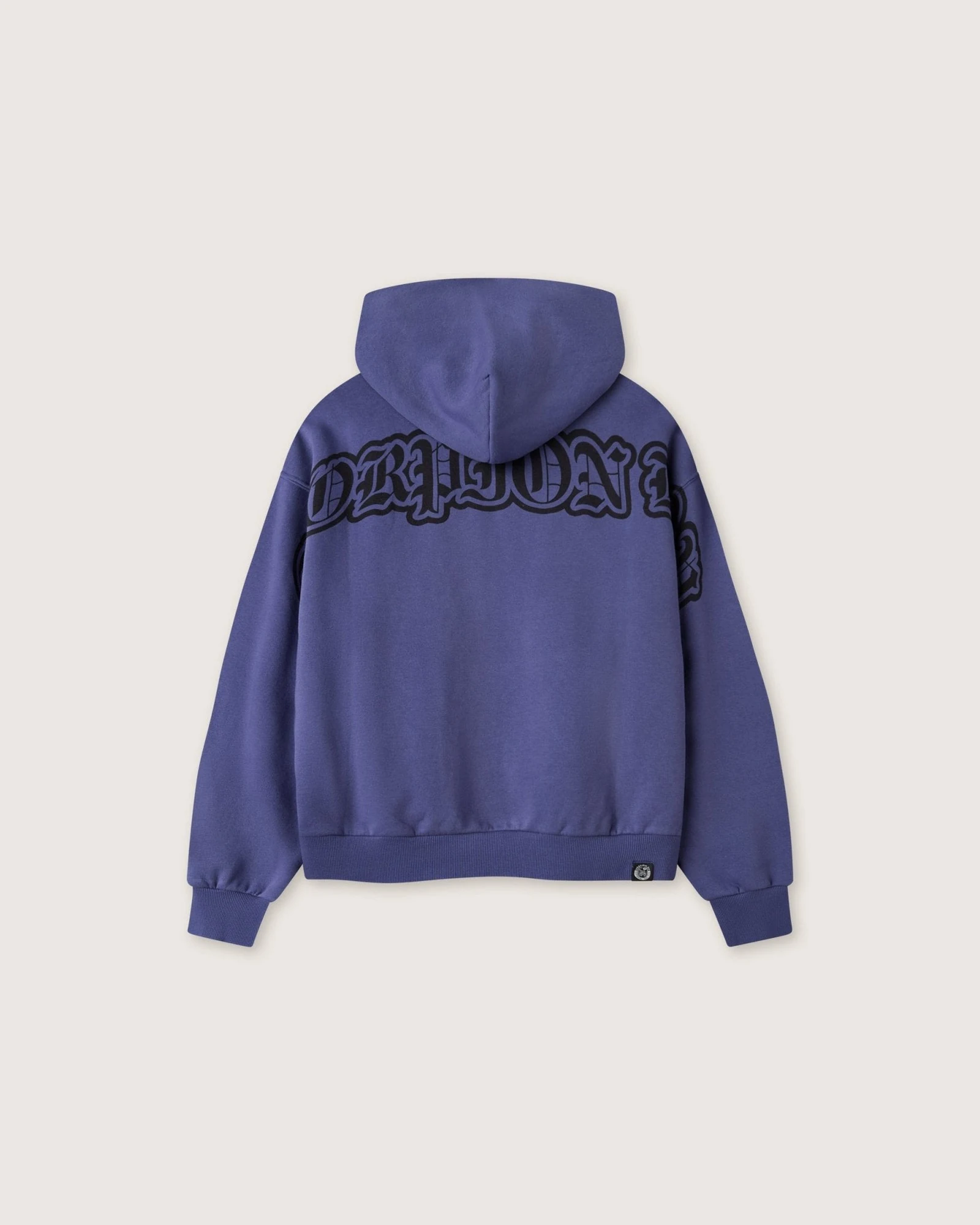 Scorpion Bay Hoodie Fleece Gothic Lettering in colorazione Iris: packshot frontale ufficiale con taglio boxy e tasca a marsupio