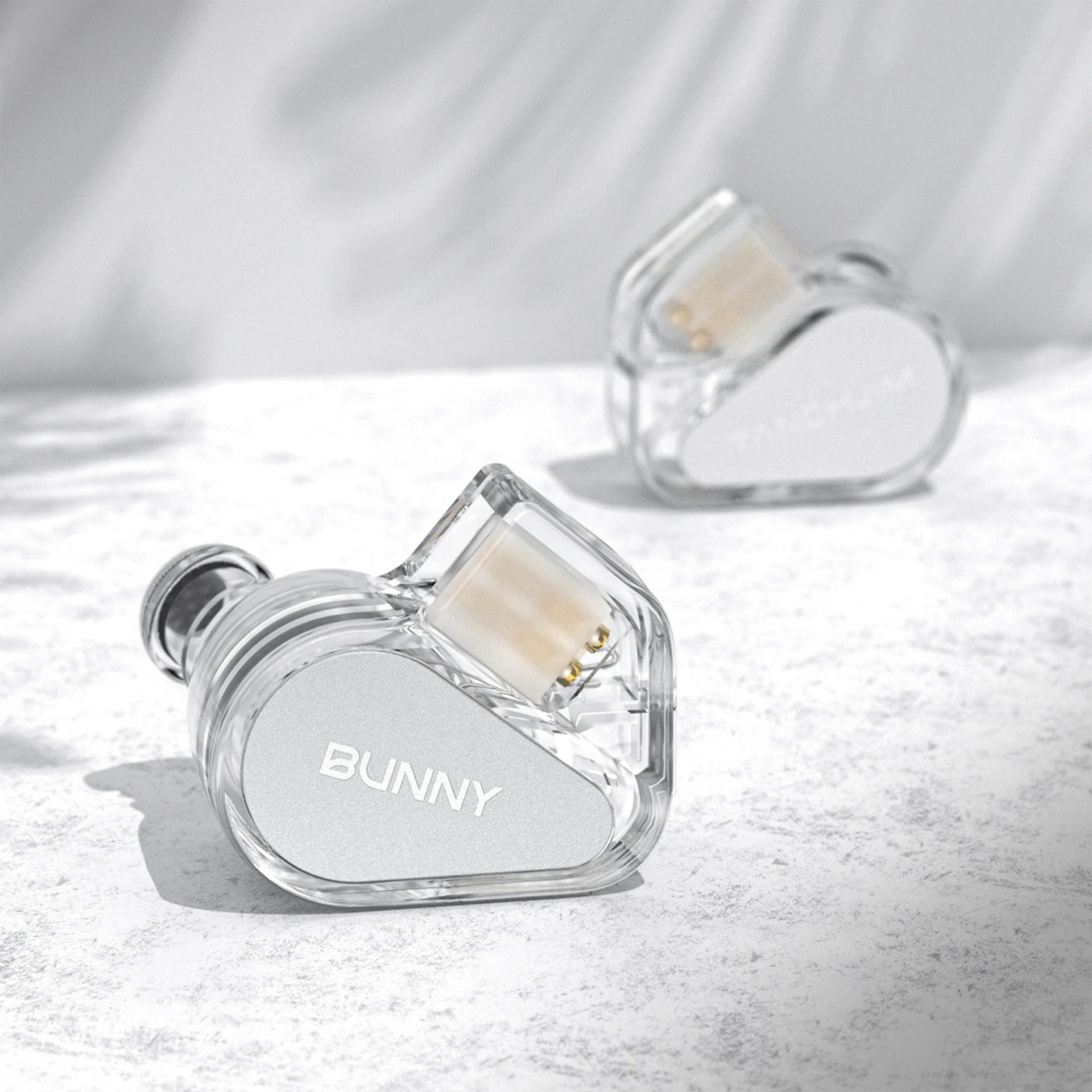 Profilo anatomico compatto dell'IEM Tanchjim Bunny per un fit a filo padiglione